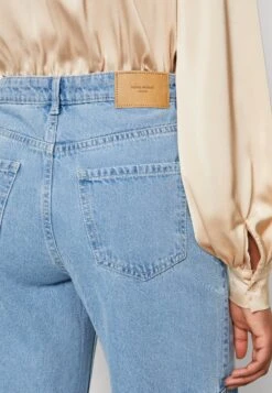 Vero Moda Vmnorth Loose Cargo Jeans- Straight Leg Jeans - Medium Blue Denim -Vero Moda 8ff60b1206624b09b769e1b5a71ec08a