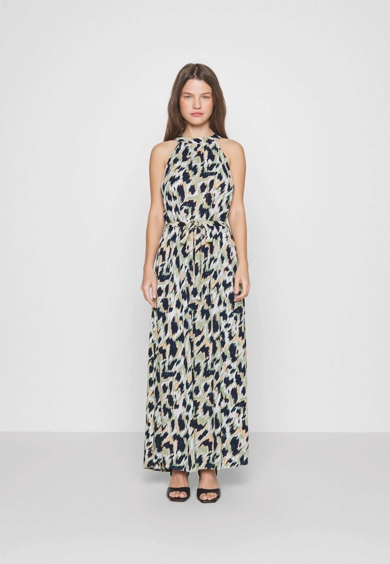 Vero Moda Petite Vmjenny Halter Dress - Maxi Dress - Navy Blazer/Mette 3 Vero Moda Petite Vmjenny Halter Dress - Maxi Dress - Navy Blazer/Mette