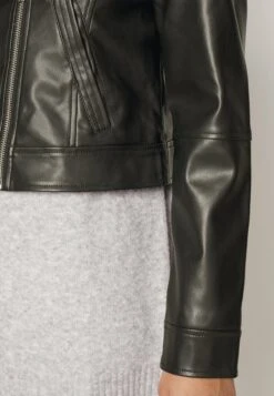 Vero Moda Vmbella Annabel Short Coated- Faux Leather Jacket - Black -Vero Moda 937bc5f338244ec6a93ad4e1d9bf60c3