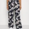 Vero Moda Curve Vmmenny Wide Pants - Trousers -Vero Moda 939a388bb79b440dbec728a8d8e7614e