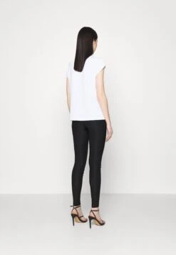 Vero Moda Vmfilli Ss V-Neck Ga Noos - Basic T-Shirt - Bright White -Vero Moda 94fd65a603e343c69decf31ee40de7a5
