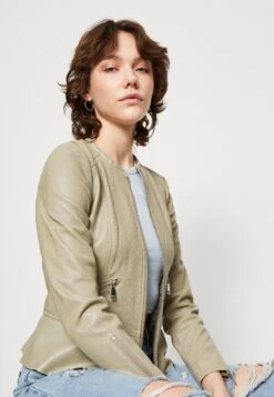 Vero Moda Vmaveryally Jacket - Faux Leather Jacket - Laurel Oak -Vero Moda 95a5bd7f830e4dfd9337d6ea80a1a283