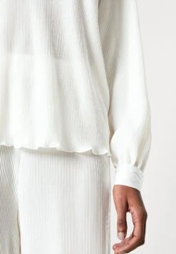 Vero Moda Tall Vmavi V Neck - Button-Down Blouse - Birch -Vero Moda 95d3fabda5d34ea9964c86de08217802