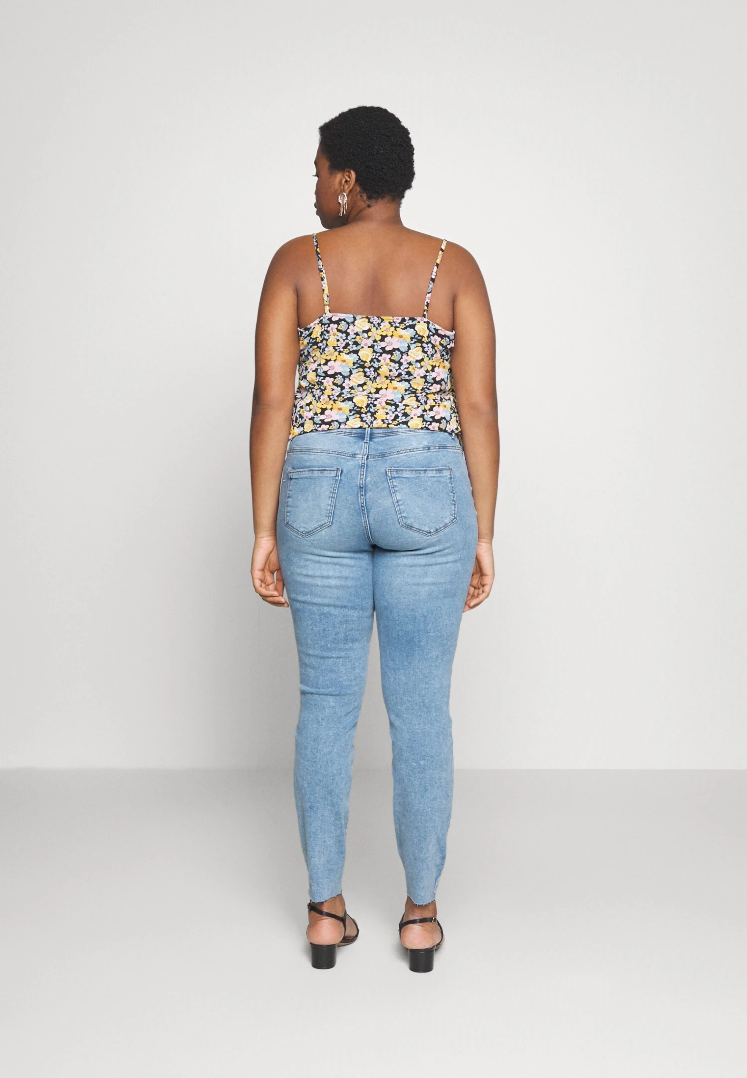 Vero Moda Curve Vmtanya Pipingv - Jeans Skinny Fit 5 Vero Moda Curve Vmtanya Pipingv - Jeans Skinny Fit - Image 3