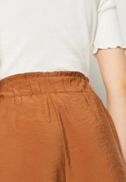 Vero Moda Vmqueeny Long Pants - Trousers -Vero Moda 9a2213768522497083899c32ec06ec9a