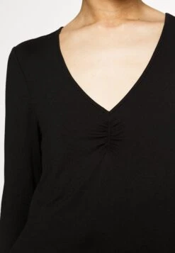 Vero Moda Petite Vmalberte V Neck - Long Sleeved Top - Black -Vero Moda 9b663a956a76403b9276c3dcba4c332d