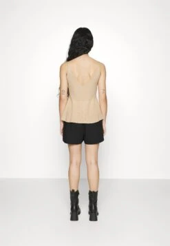 Vero Moda Petite Vmsabine Peplum - Basic T-Shirt - Irish Cream -Vero Moda 9d1f68fc37304665a3f59edf3d519996