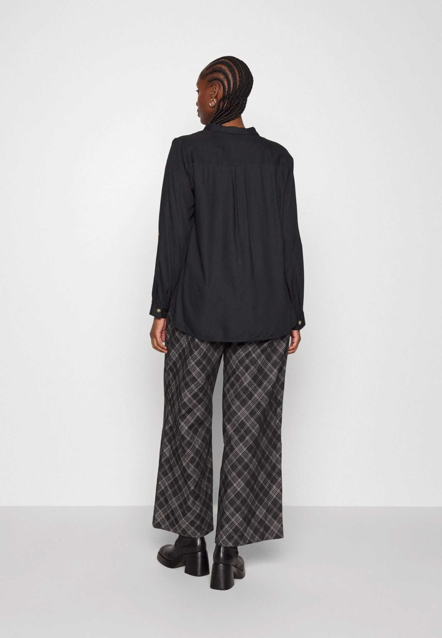 Vero Moda Curve Vmbumpy Shirt New - Tunic - Black 6 Vero Moda Curve Vmbumpy Shirt New - Tunic - Black - Image 4