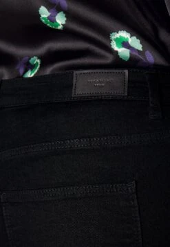 Vero Moda Curve Vmrudy Jegging - Slim Fit Jeans - Black 11 Vero Moda Curve Vmrudy Jegging - Slim Fit Jeans - Black -Vero Moda a64cd85c49224fa58e38f353339ee28a