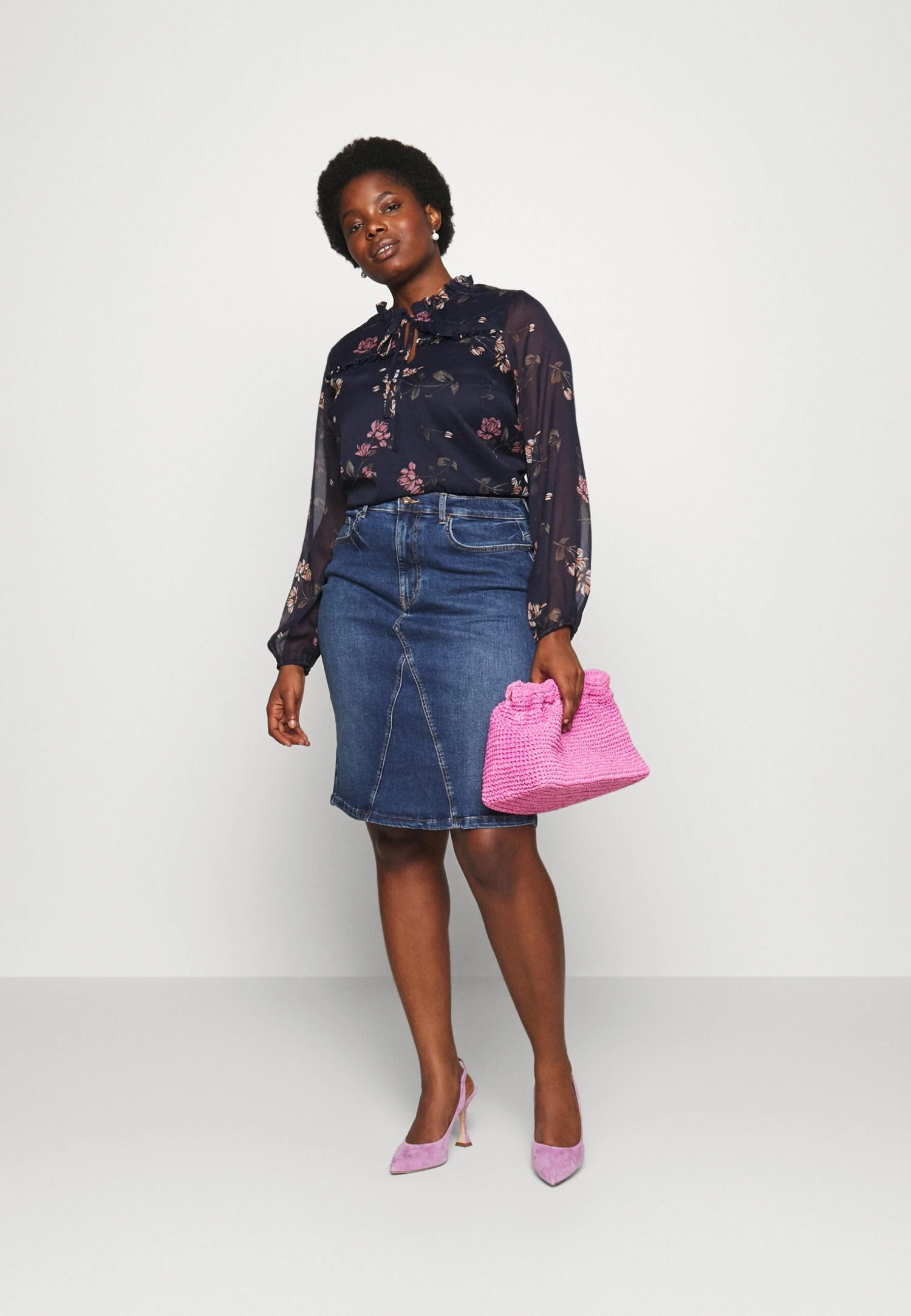 Vero Moda Curve Vmcmilla- Blouse - Navy Blazer/Sallie 4 Vero Moda Curve Vmcmilla- Blouse - Navy Blazer/Sallie - Image 2