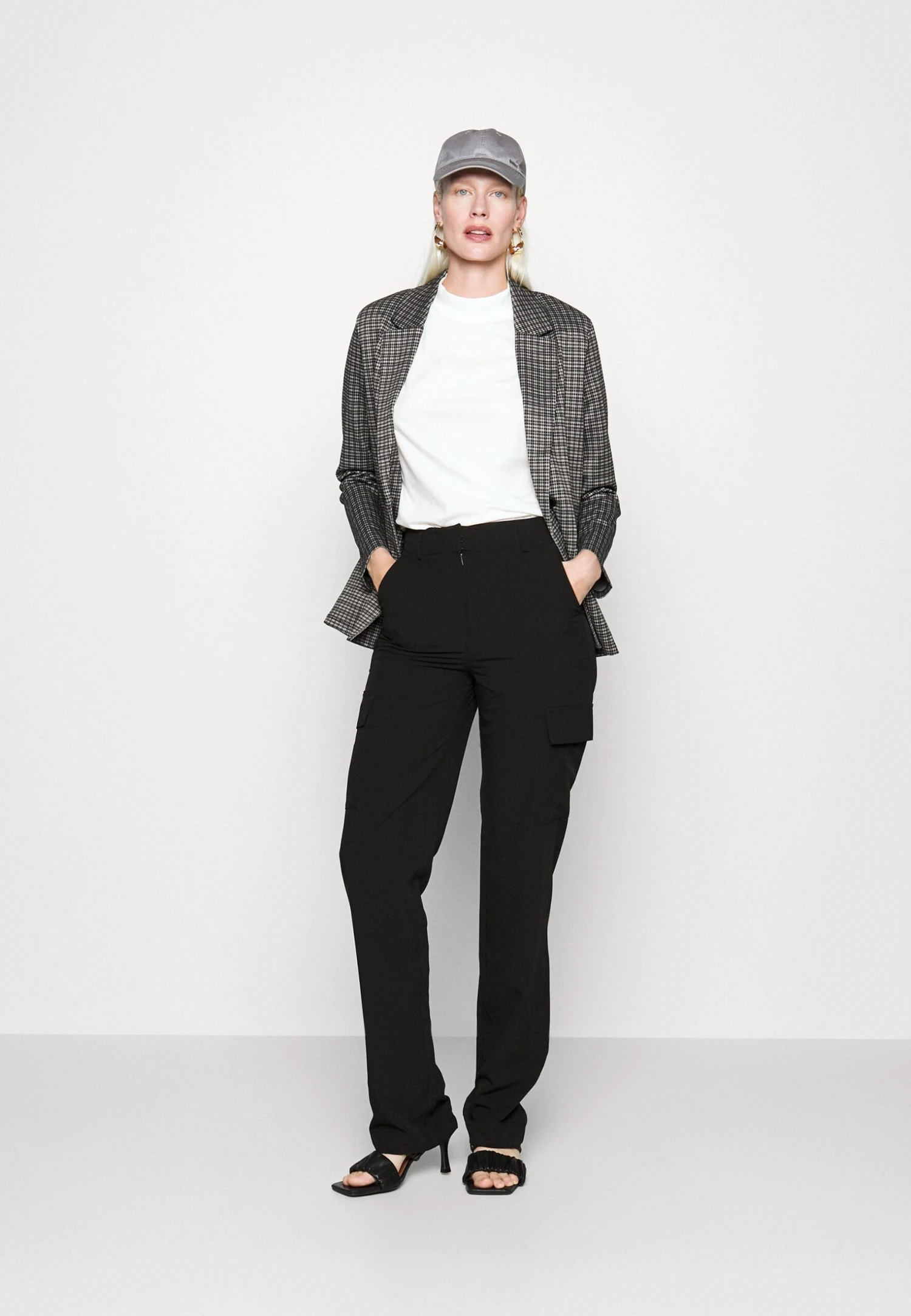 Vero Moda Tall Vmzelda Straight Pant - Cargo Trousers - Black 4 Vero Moda Tall Vmzelda Straight Pant - Cargo Trousers - Black - Image 2