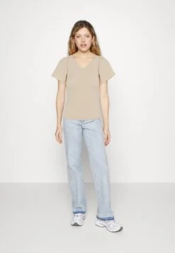 Vero Moda Vmginny V Neck - Basic T-Shirt 9 Vero Moda Vmginny V Neck - Basic T-Shirt -Vero Moda af47f0aa68bc4b339a084227b2032315
