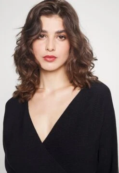 Vero Moda Vmhollyrem V Neck Dress - Jumper Dress -Vero Moda b7cf2163472e4566b1ff9de8e369edda