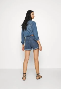 Vero Moda Vmnineteen Loose Shorts - Denim Shorts - Medium Blue Denim -Vero Moda b8c1b9bc00564d80b9234cfb63e3a31c