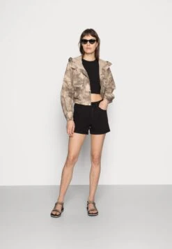 Vero Moda Vmnineteen Loose Shorts - Denim Shorts - Black 8 Vero Moda Vmnineteen Loose Shorts - Denim Shorts - Black -Vero Moda bda8288efaa84af7a78fe1f839d2c51f