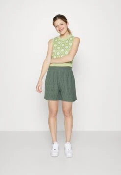 Vero Moda Vmulrikke Broderie Anglais - Shorts -Vero Moda c2417cdf7a114d93bbcf2b7ffbaf4dbf