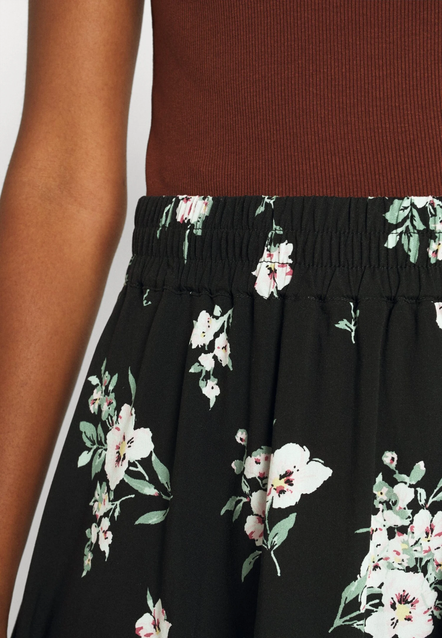 Vero Moda Vmsimply Easy Skater Skirt - Mini Skirt - Black/Sandy 7 Vero Moda Vmsimply Easy Skater Skirt - Mini Skirt - Black/Sandy - Image 5