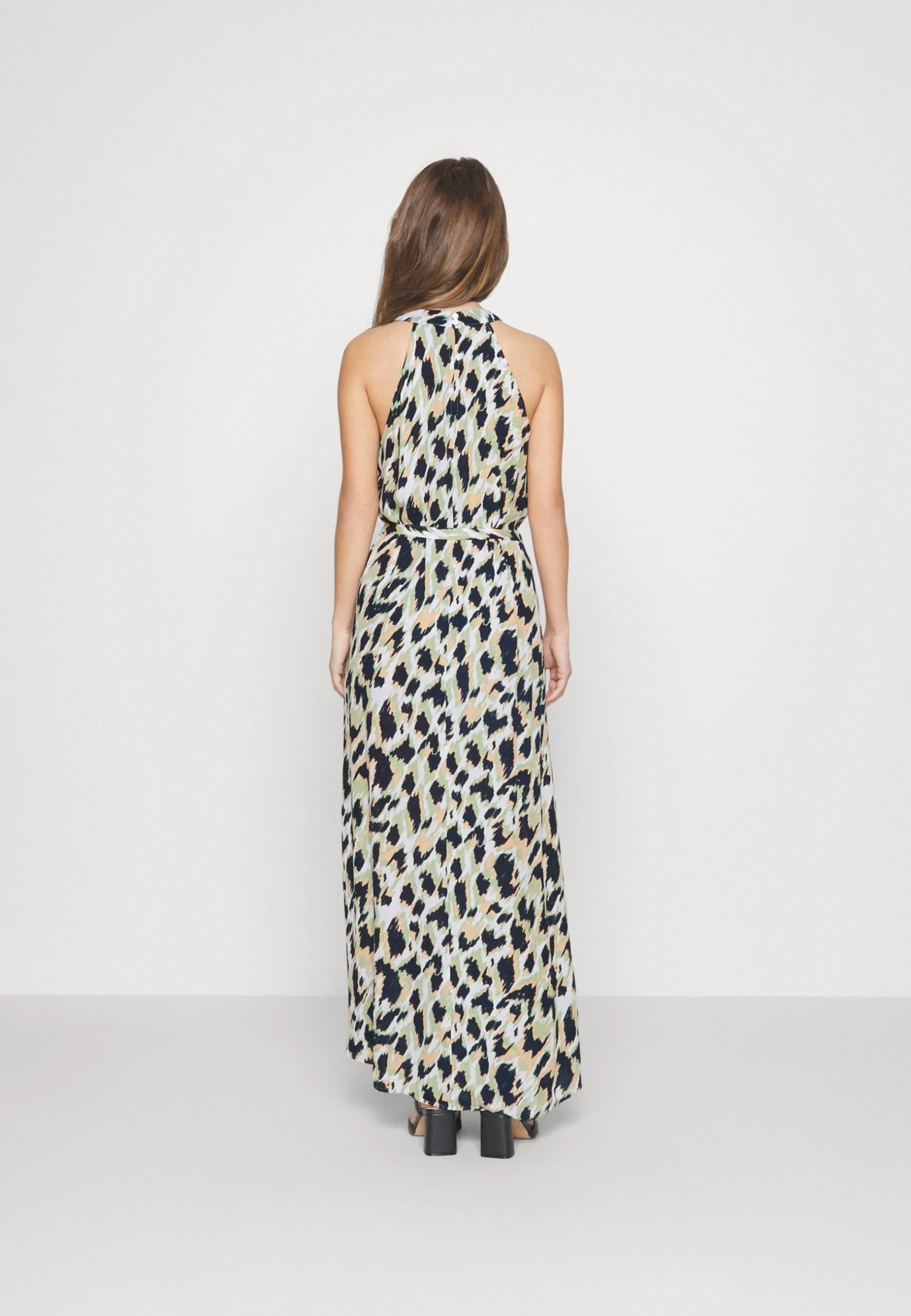 Vero Moda Petite Vmjenny Halter Dress - Maxi Dress - Navy Blazer/Mette 5 Vero Moda Petite Vmjenny Halter Dress - Maxi Dress - Navy Blazer/Mette - Image 3