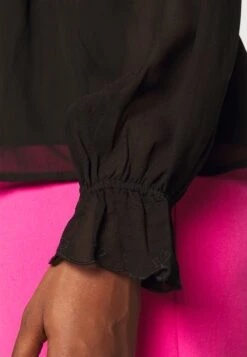 Vero Moda Curve VmcnolaV Neck - Blouse -Vero Moda c518fea05f78400ea56c8862b9fcddb2