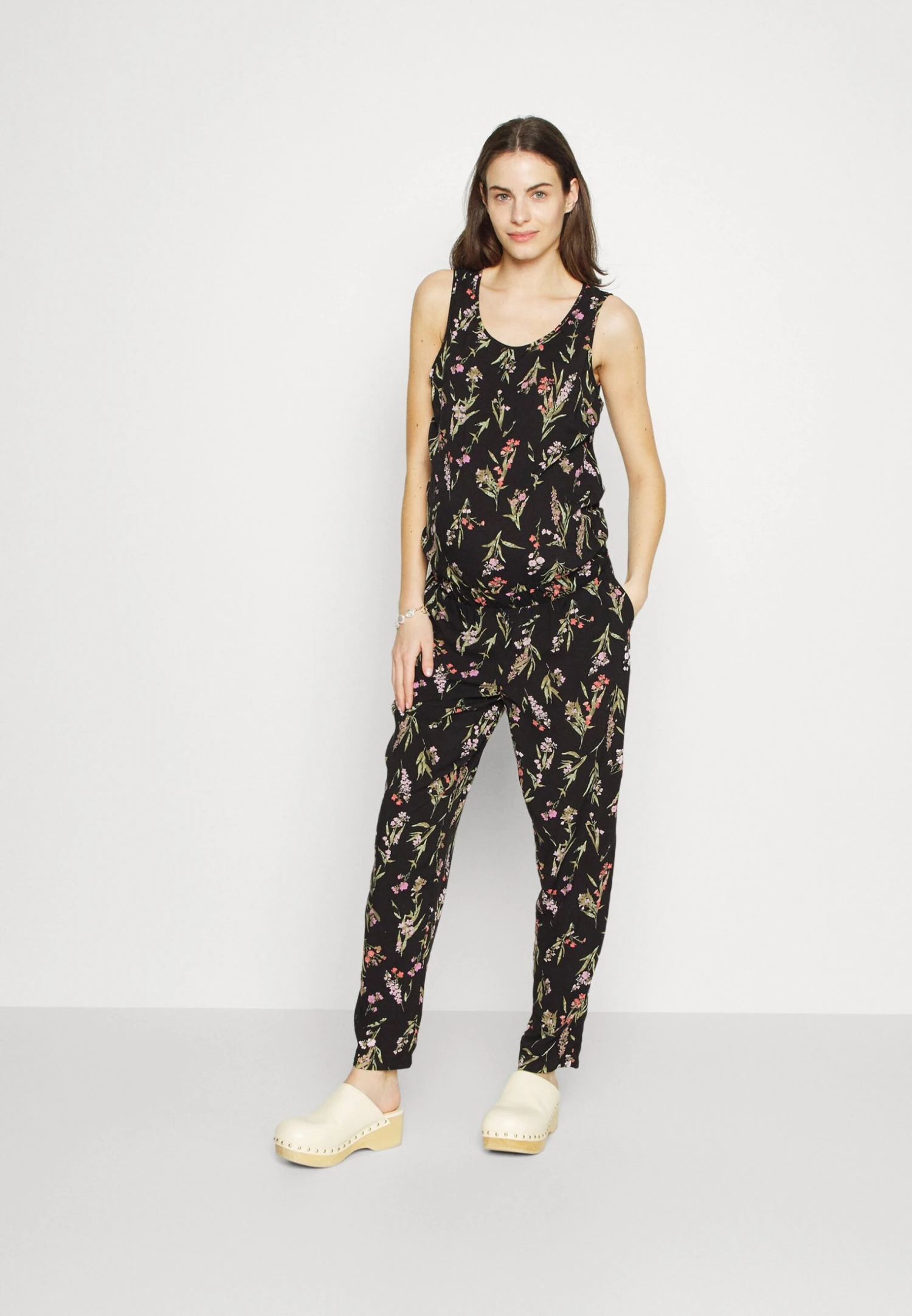 Vmmeasy Sl Tank Jumpsuit R1 Wvn Ga - Jumpsuit - Black Aop:Mila 3 Vmmeasy Sl Tank Jumpsuit R1 Wvn Ga - Jumpsuit - Black Aop:Mila