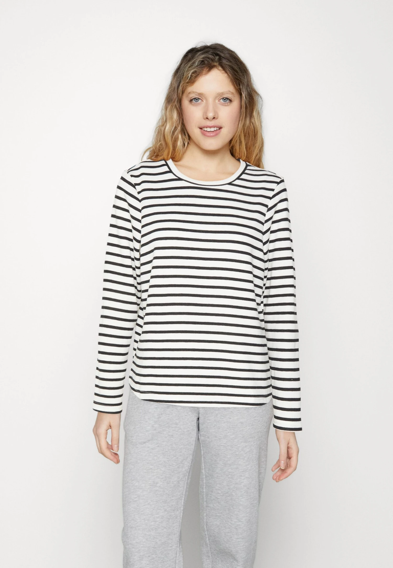 Vero Moda Vmmathilde - Sweatshirt - White 3 Vero Moda Vmmathilde - Sweatshirt - White