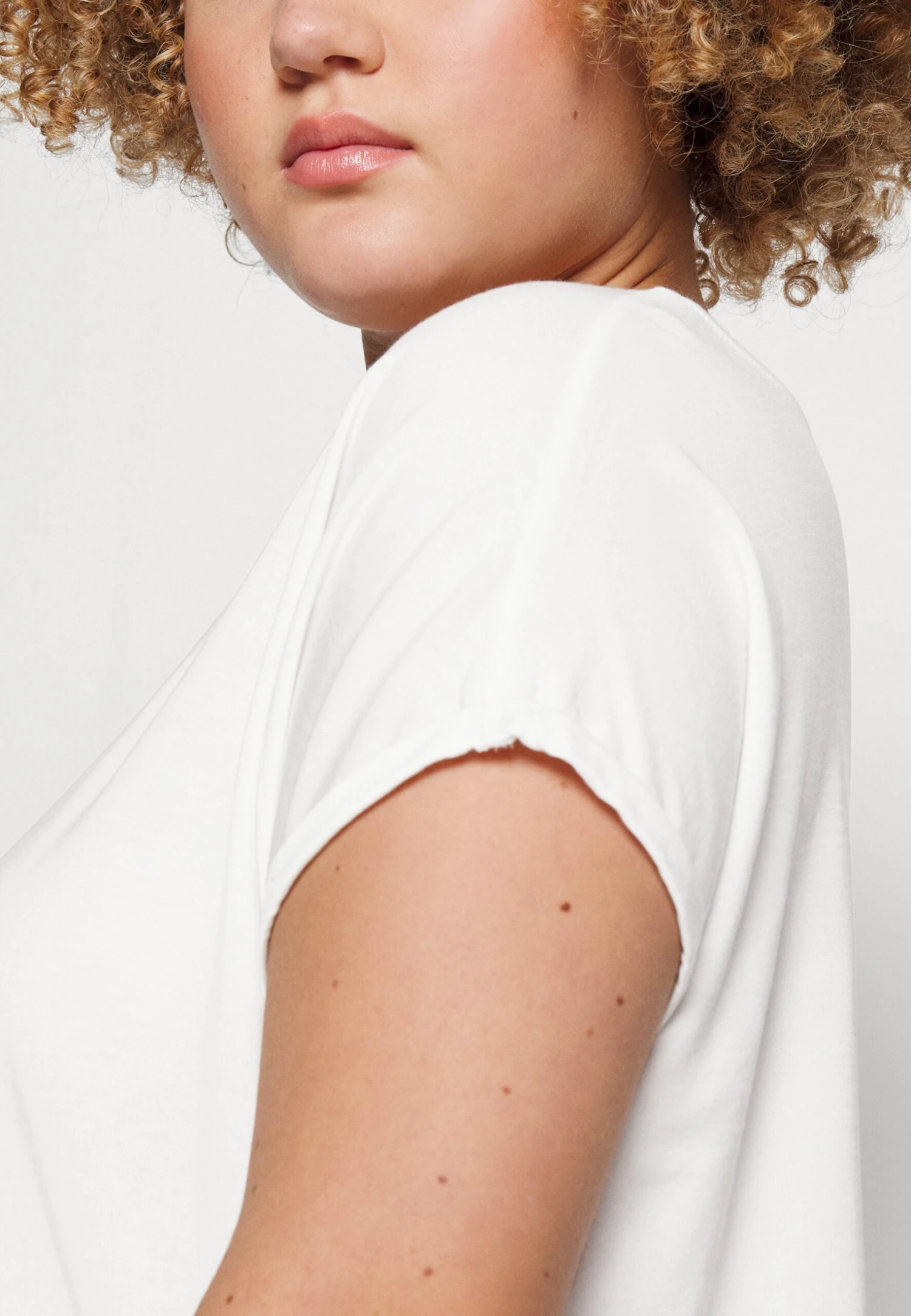 Vero Moda Curve Vmaya Plain - Basic T-Shirt - Snow White 8 Vero Moda Curve Vmaya Plain - Basic T-Shirt - Snow White - Image 6