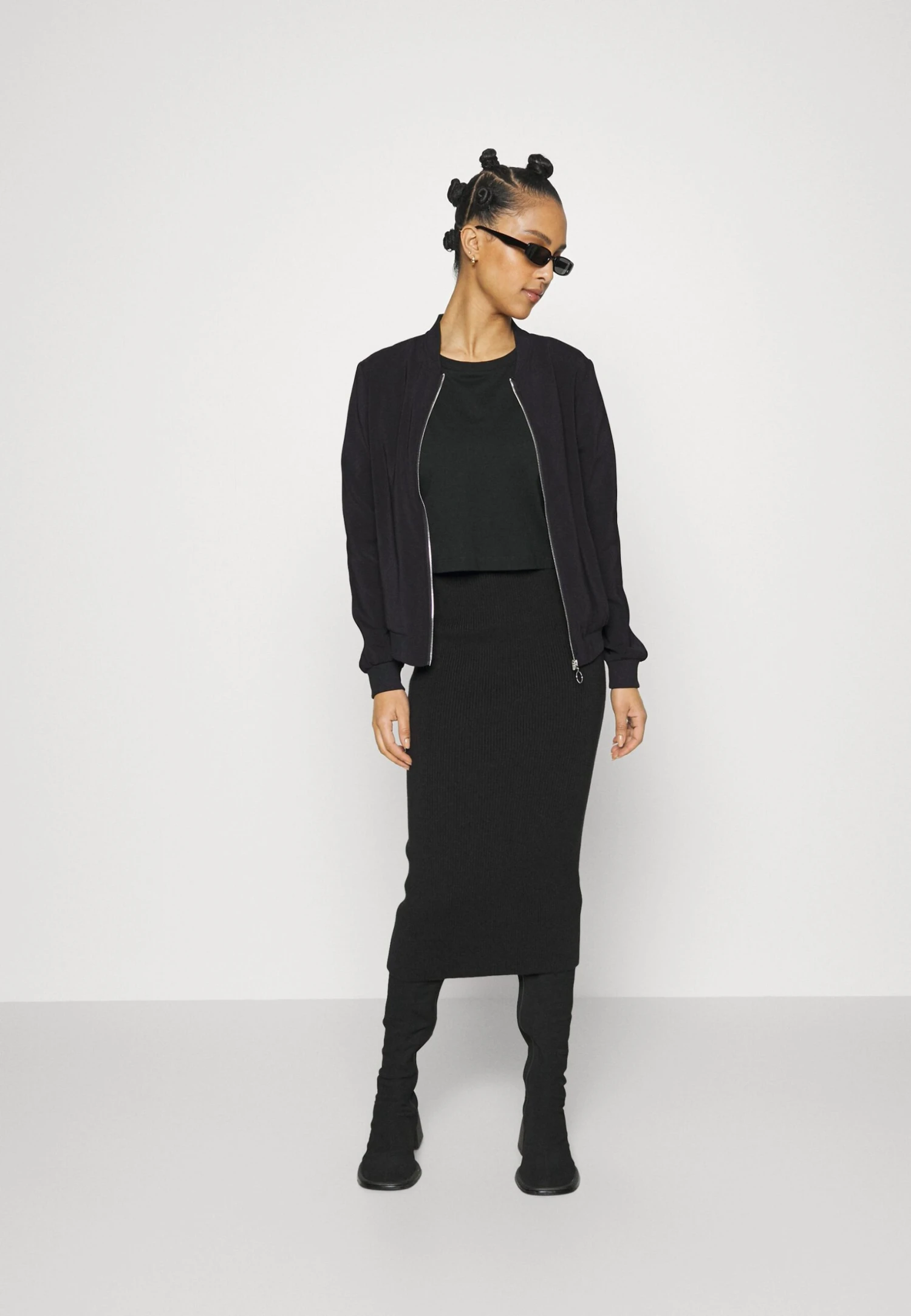 Vero Moda Petite Vmcoco Bomber - Bomber Jacket - Black 4 Vero Moda Petite Vmcoco Bomber - Bomber Jacket - Black - Image 2