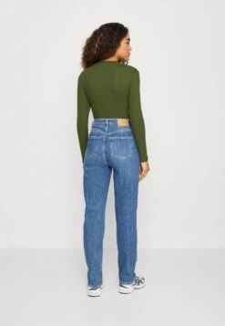 Vmwilma Mom- Straight Leg Jeans - Medium Blue Denim -Vero Moda dc960b35e4bd44bc9d2c446aa59bc599