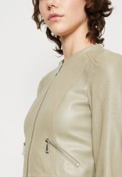 Vero Moda Vmaveryally Jacket - Faux Leather Jacket - Laurel Oak -Vero Moda df89af562f52495699865c27aca85c16