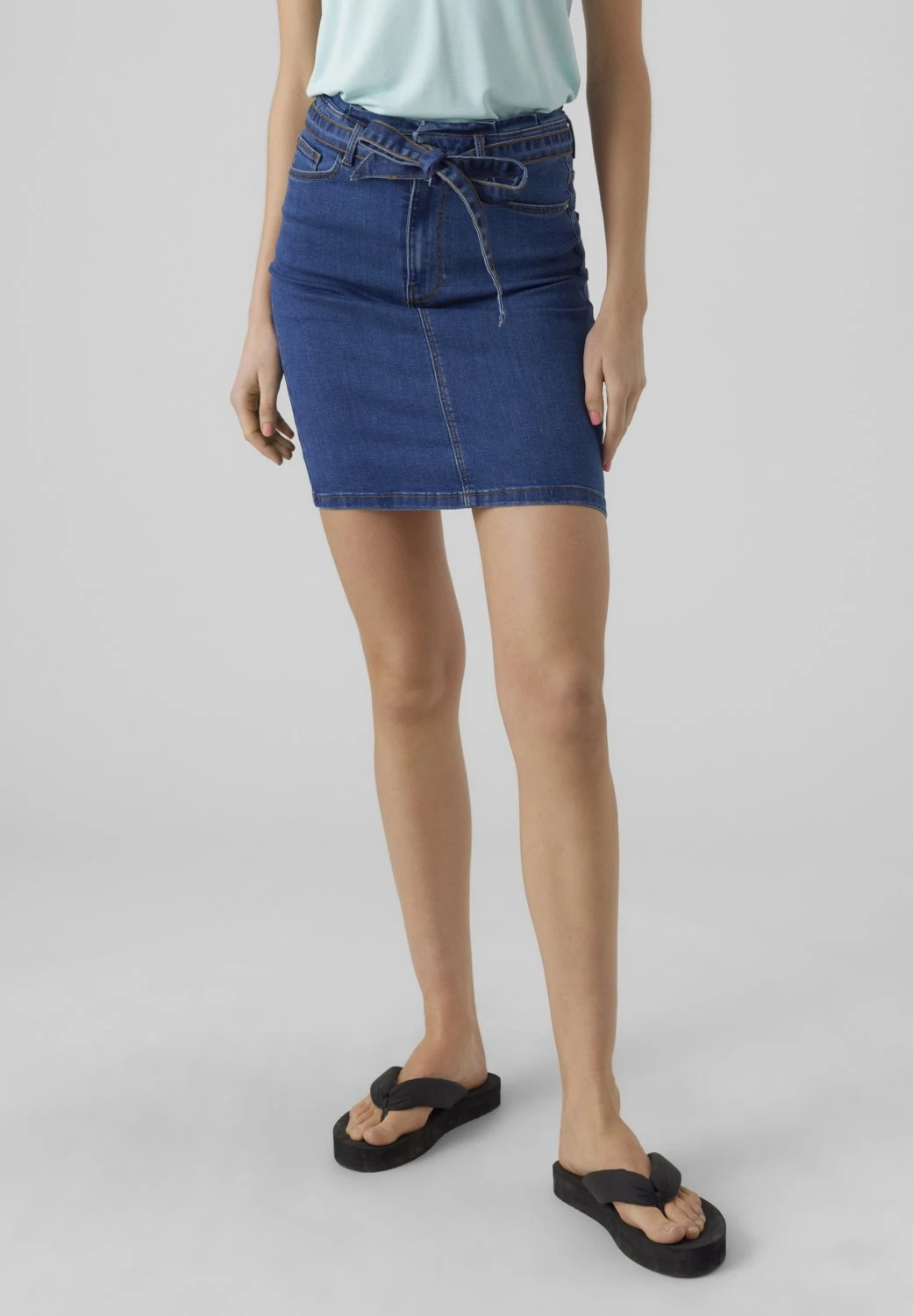 Vero Moda Vmcamilla Short Paperbag Skirt - Mini Skirt - Medium Blue Denim 4 Vero Moda Vmcamilla Short Paperbag Skirt - Mini Skirt - Medium Blue Denim - Image 2