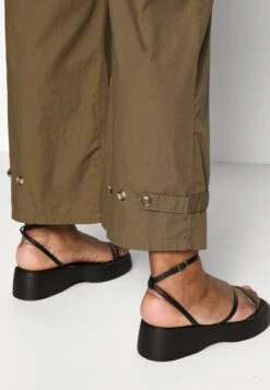 Vero Moda Curve Vmccharlotte Pant - Cargo Trousers -Vero Moda e0ed1162369a42e0883c0dcdde478645