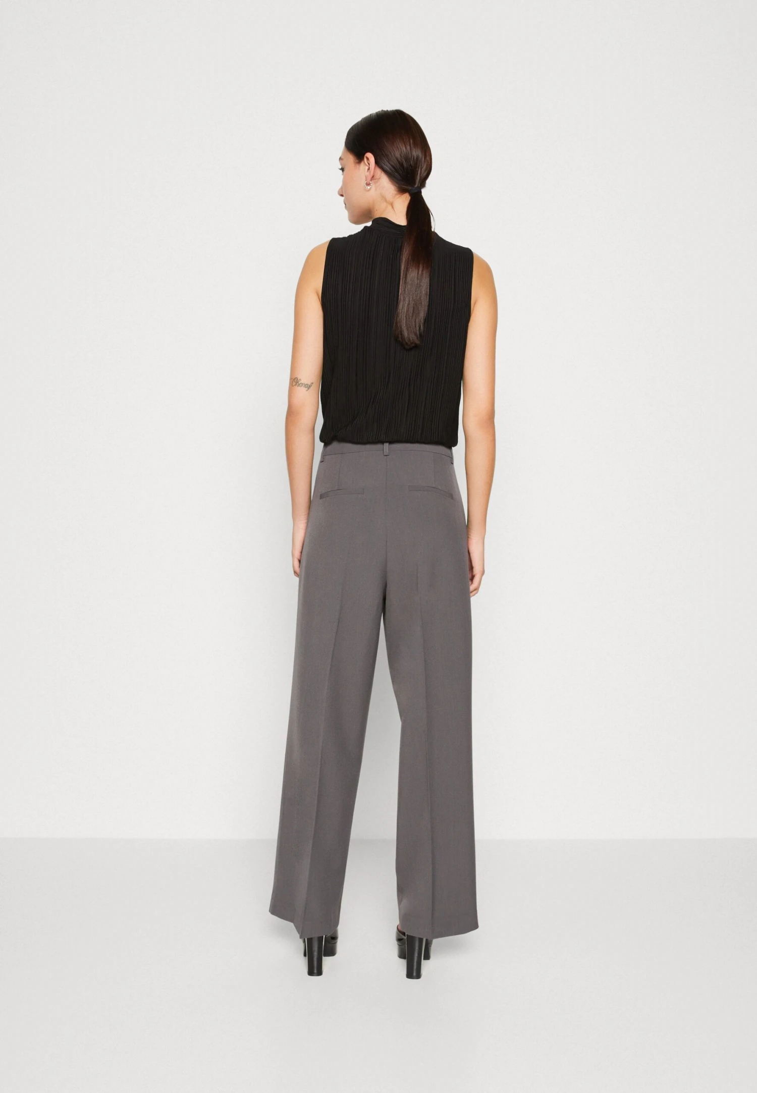 Vero Moda Vmtroian Wide Dad Pant - Trousers - Grey 5 Vero Moda Vmtroian Wide Dad Pant - Trousers - Grey - Image 3