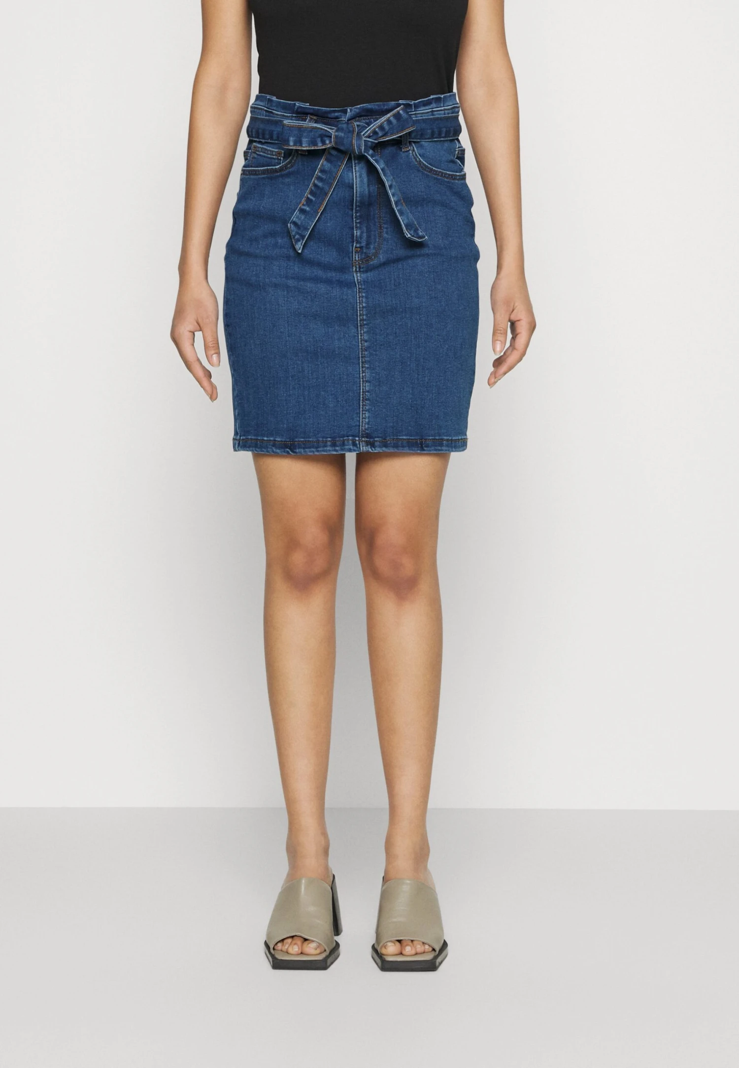 Vero Moda Petite Vmcamilla Short Paperbag Skirt- Maxi Skirt - Medium Blue Denim 3 Vero Moda Petite Vmcamilla Short Paperbag Skirt- Maxi Skirt - Medium Blue Denim