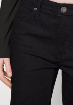 VmcilleCropped- Long Sleeved Top - Black -Vero Moda e69b6ac34b4e4616aa7a84235a227cdd