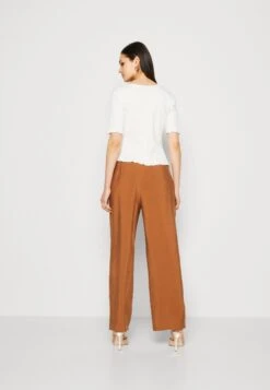 Vero Moda Vmqueeny Long Pants - Trousers -Vero Moda e6eca2b0efcd495298da28e8d43a9304