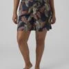 Vero Moda Curve Vmeasy Long Shorts - Shorts - Navy Blazer/New Tropical 1 Vero Moda Curve Vmeasy Long Shorts - Shorts - Navy Blazer/New Tropical -Vero Moda e7f34faf9a034e6cbee7a8bea5bfa855