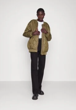 Vero Moda Tall Vmwillowharriet - Bomber Jacket - Capers -Vero Moda ea0b3313c4d0451ca03abfc4dad63bee