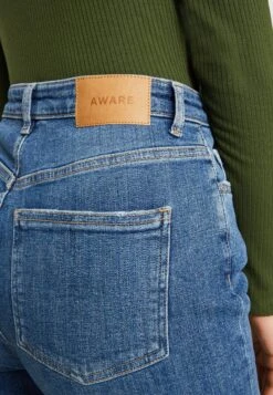 Vmwilma Mom- Straight Leg Jeans - Medium Blue Denim -Vero Moda eae47bd3017f4692977e626b964cb4ab