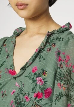 Vero Moda Petite Vmrosa V Neck Short Dress- Day Dress - Laurel Wreath -Vero Moda ebca4544522e480f9d779fcd1b950bd2