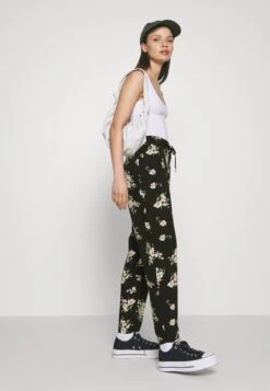 Vero Moda Petite Vmeasy Pants- Trousers - Black/Sandy Black 13 Vero Moda Petite Vmeasy Pants- Trousers - Black/Sandy Black -Vero Moda ece826c5d73f46b7a097a69e334394c1
