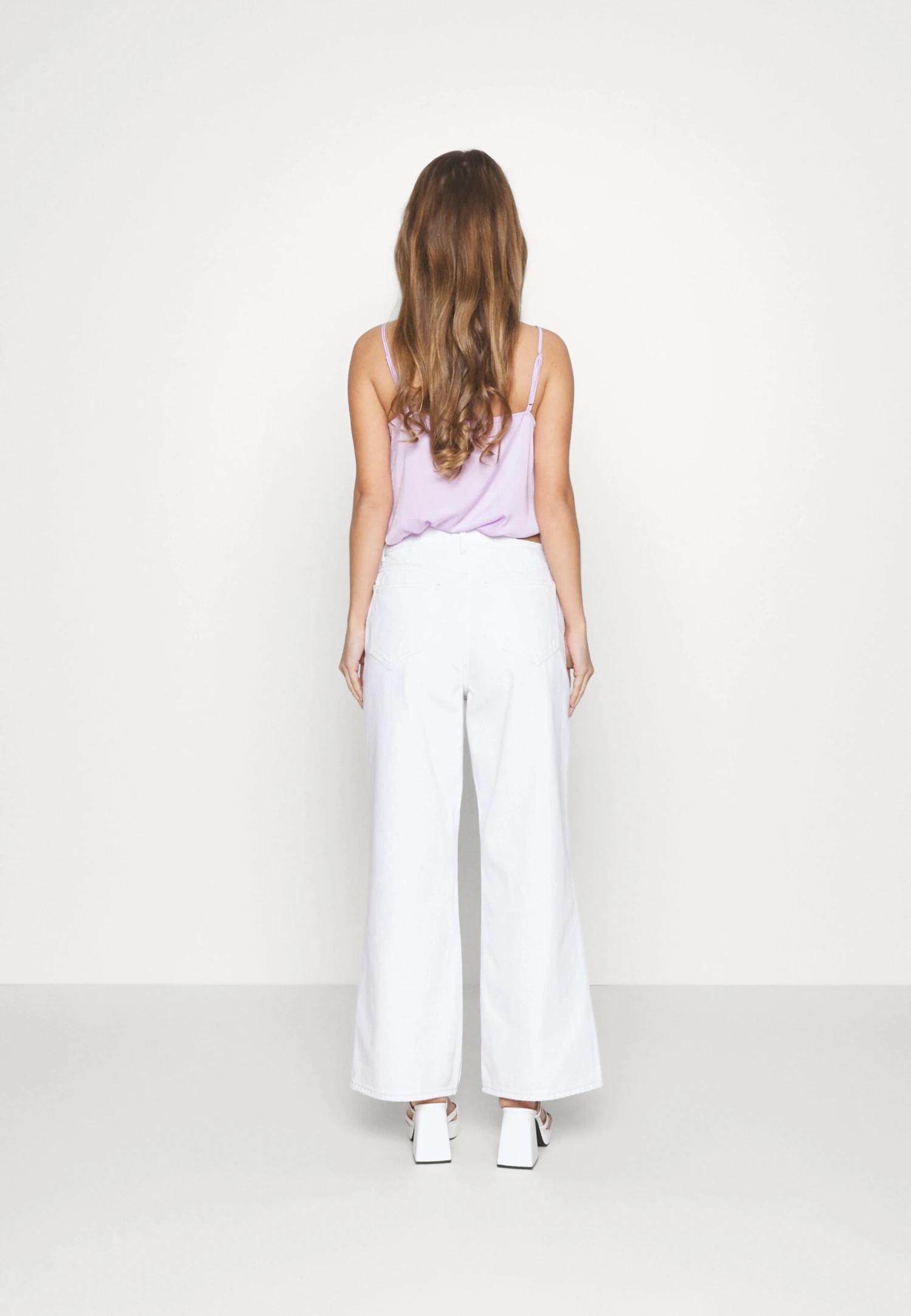 Vero Moda Petite Vmkathy Shr Wide Clr Jeans Ptt - Bootcut Jeans - Snow White 5 Vero Moda Petite Vmkathy Shr Wide Clr Jeans Ptt - Bootcut Jeans - Snow White - Image 3