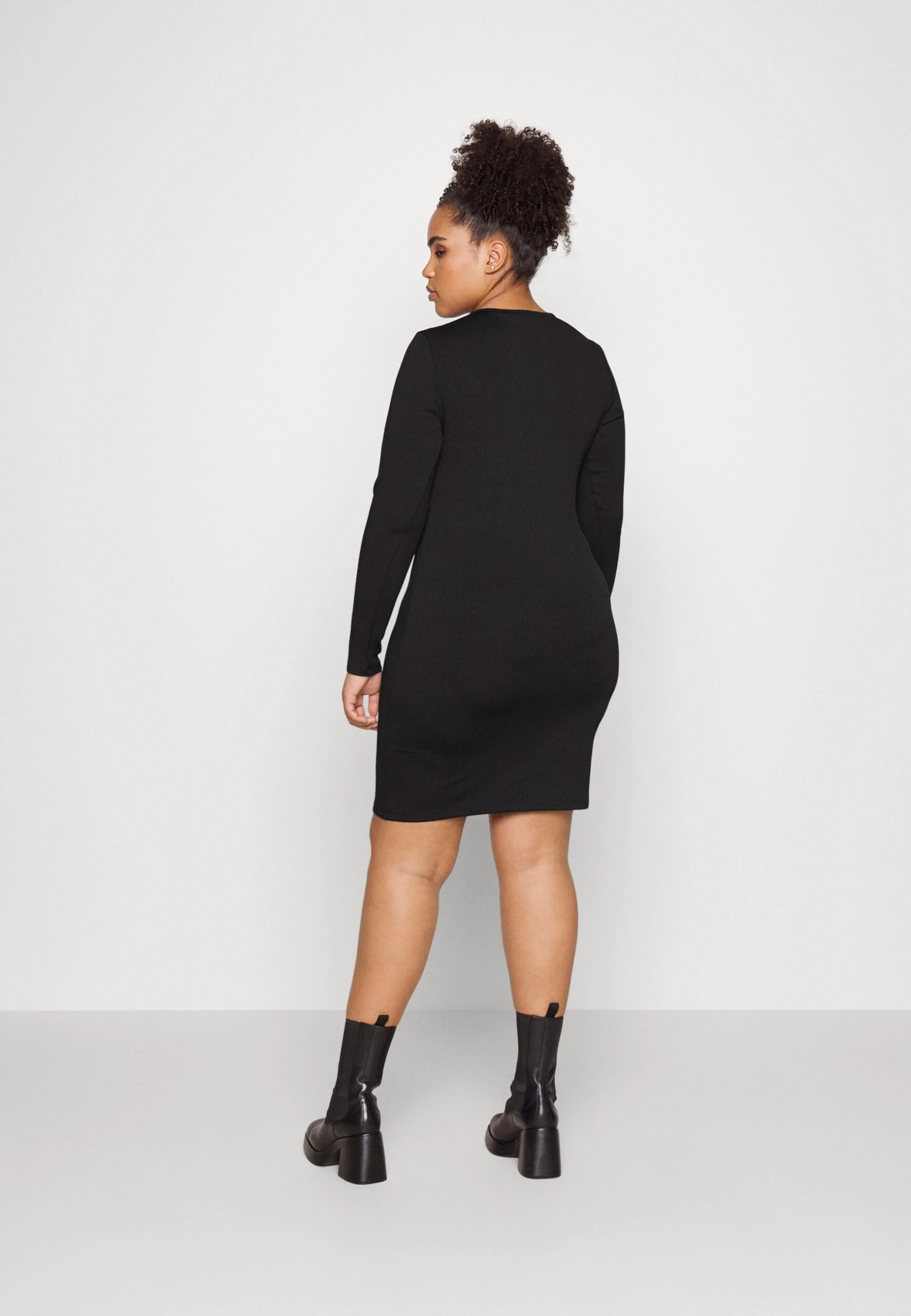 Vero Moda Curve Vmriva Short Dress- Jersey Dress - Black 5 Vero Moda Curve Vmriva Short Dress- Jersey Dress - Black - Image 3