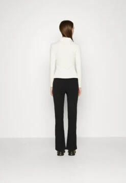 Vero Moda Vmsus Straight Solid Pant - Trousers -Vero Moda f1ef3dcbeb3a4b3684cbc92de40dbb89