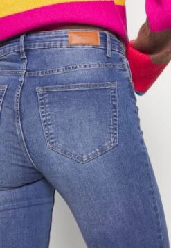 Vero Moda Tall Vmscarlet Flared - Flared Jeans - Medium Blue Denim -Vero Moda f2710e9457f043d49cf924d31f23095c