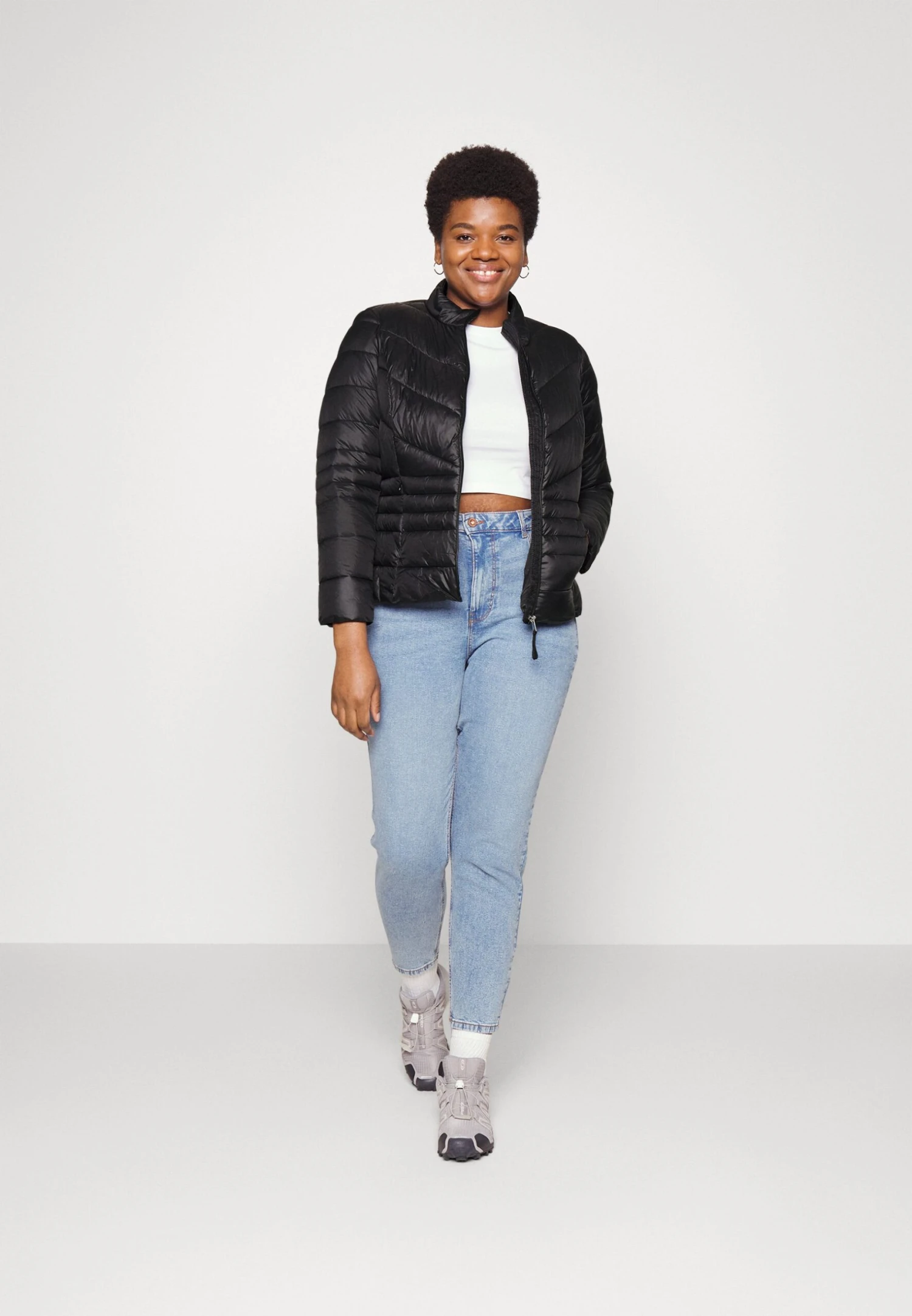 Vero Moda Curve Vmsorayasiv Short Jacket - Light Jacket 4 Vero Moda Curve Vmsorayasiv Short Jacket - Light Jacket - Image 2