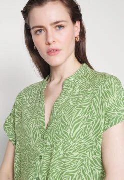 Vero Moda Tall Blouse - Reseda/Sara 13 Vero Moda Tall Blouse - Reseda/Sara -Vero Moda f5d63b9ab8834827ac963d16fb38bd7a