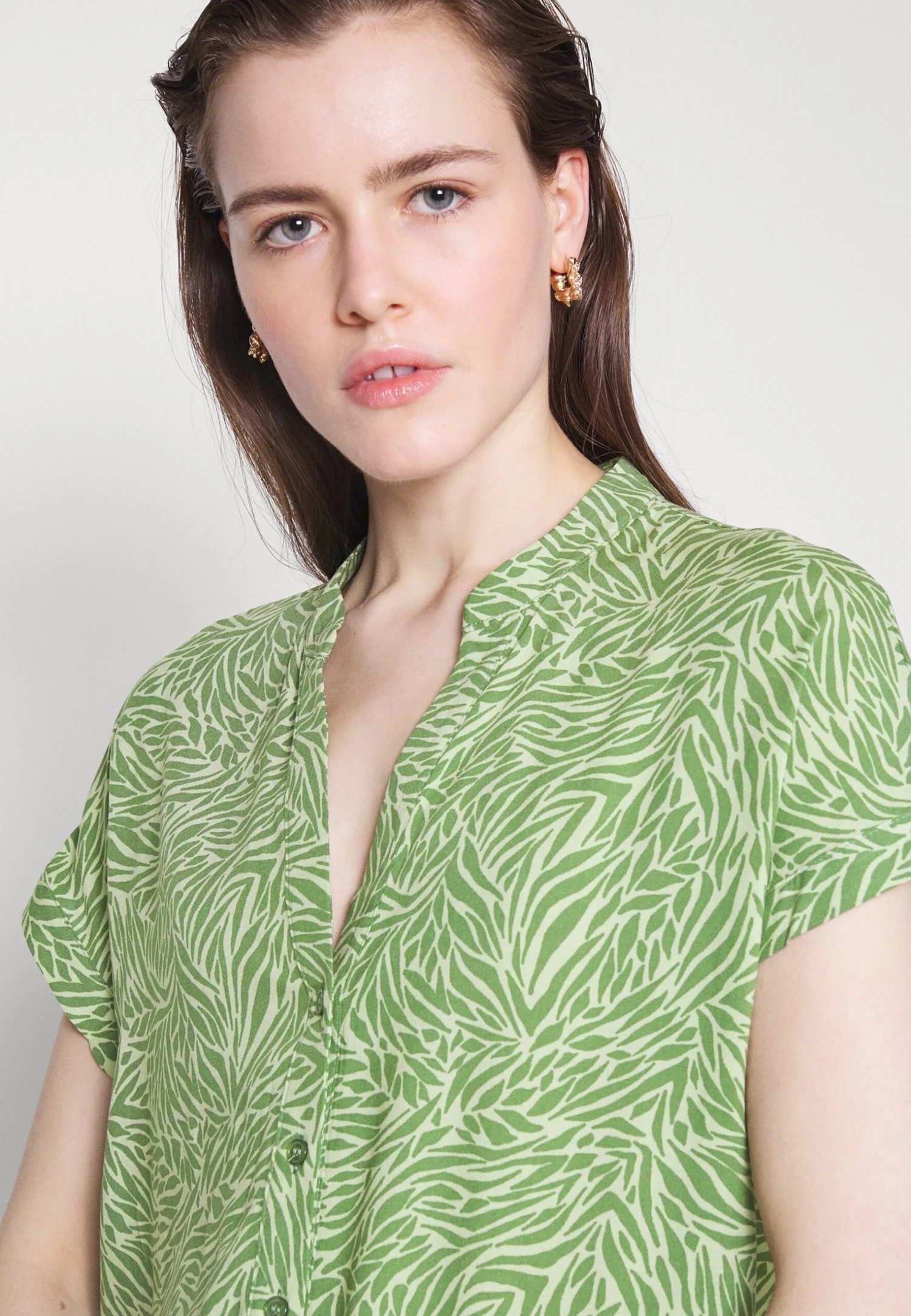 Vero Moda Tall Blouse - Reseda/Sara 7 Vero Moda Tall Blouse - Reseda/Sara - Image 5