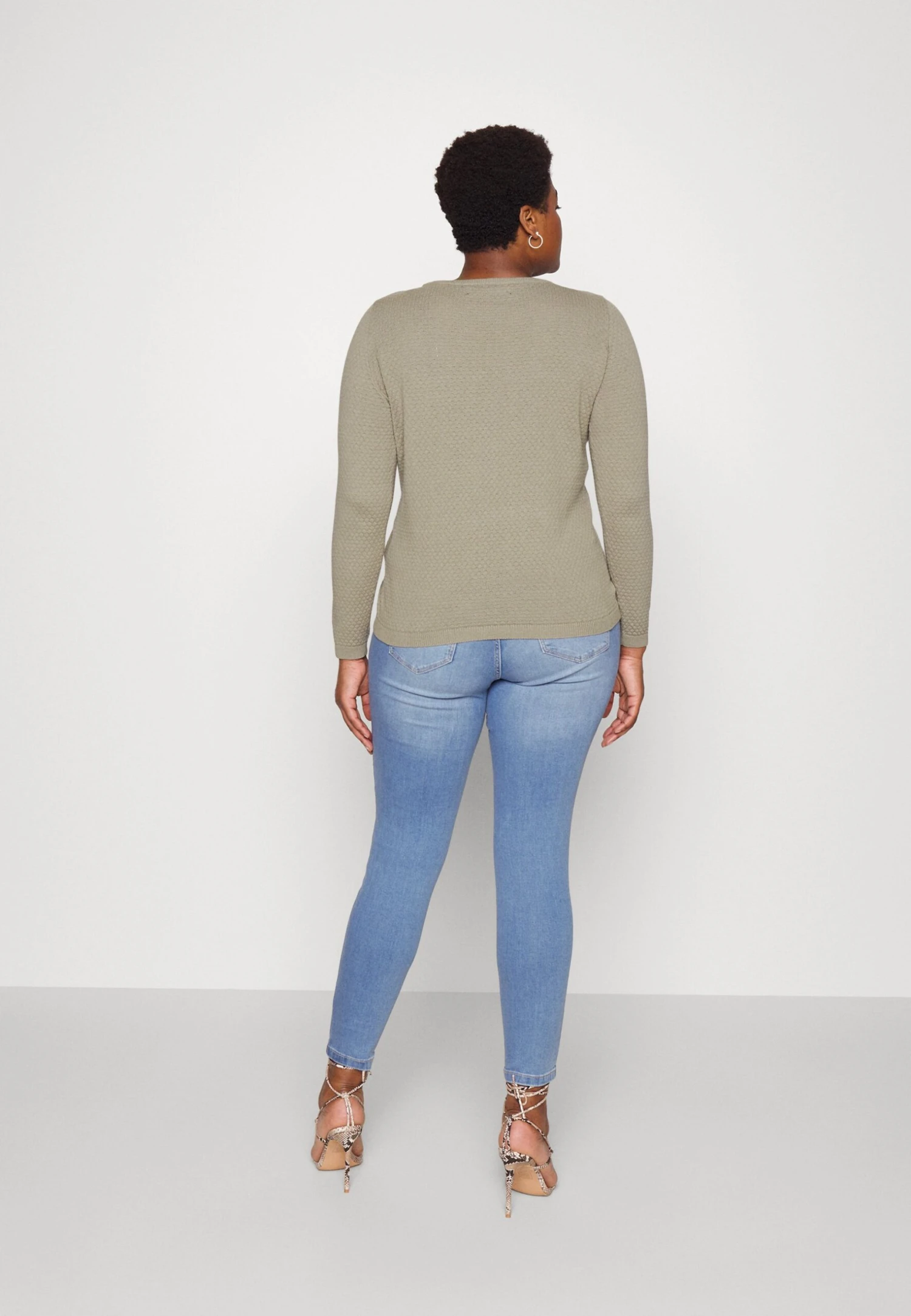 Vero Moda Curve Vmcare Structure O Neck - Jumper - Laurel Oak 7 Vero Moda Curve Vmcare Structure O Neck - Jumper - Laurel Oak - Image 5