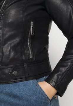 Vero Moda Curve Vmkerriultra Coated Jacket- Faux Leather Jacket - Black -Vero Moda fb6e0ff33ab8427f9e6d0a4dcb24120a