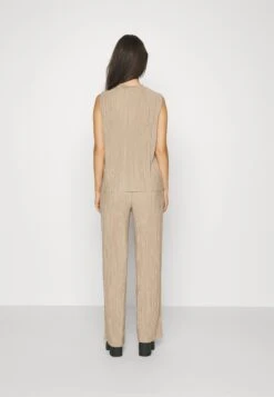 Vero Moda Petite Vmcira Wide Pant - Trousers - Silver Mink 9 Vero Moda Petite Vmcira Wide Pant - Trousers - Silver Mink -Vero Moda fd9389f3942b4d24b9c7d14dc82512d4